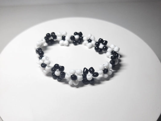 Flowers bracelet (black and white)