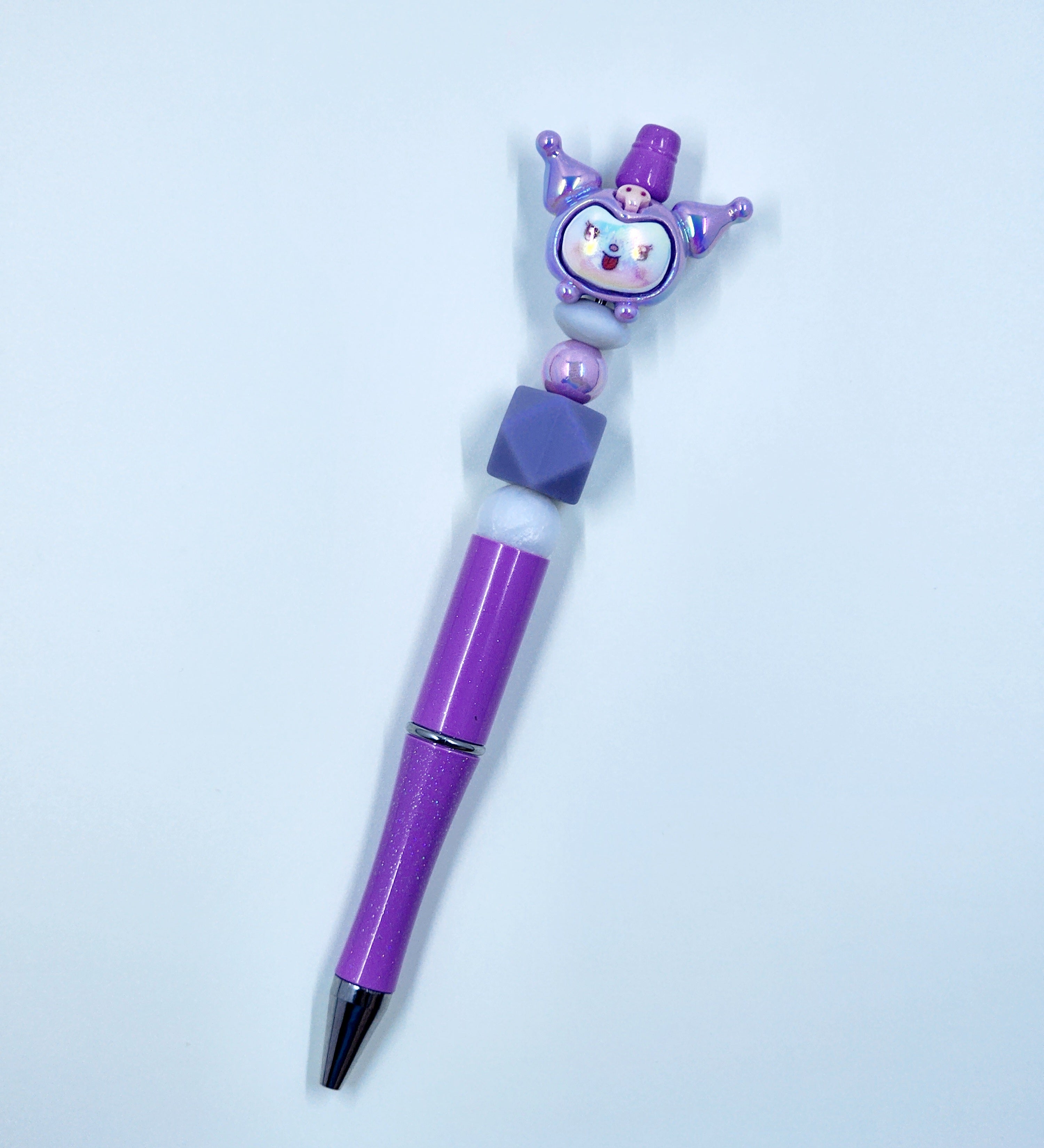 Mysterious kuro beaded pen