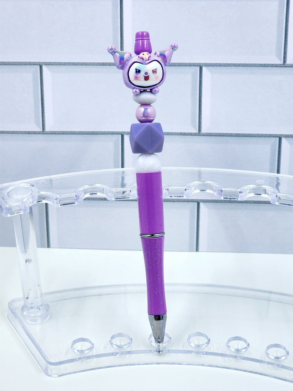 Mysterious kuro beaded pen