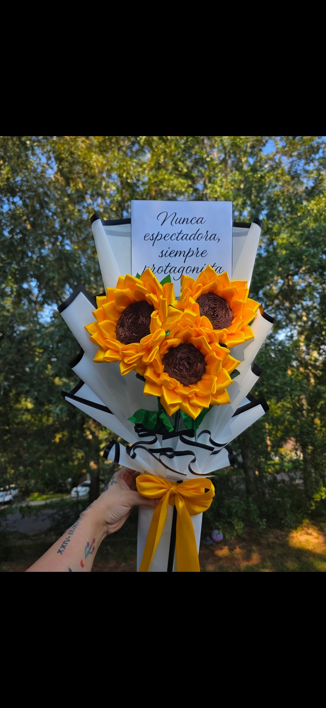 3 sunflowers bouquet and a note